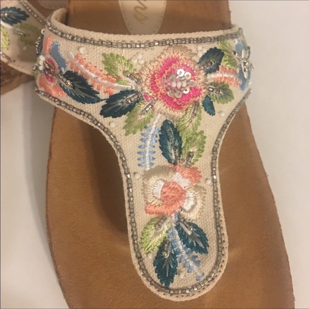 Skechers Lotus sandal with tiny embroidery sequin